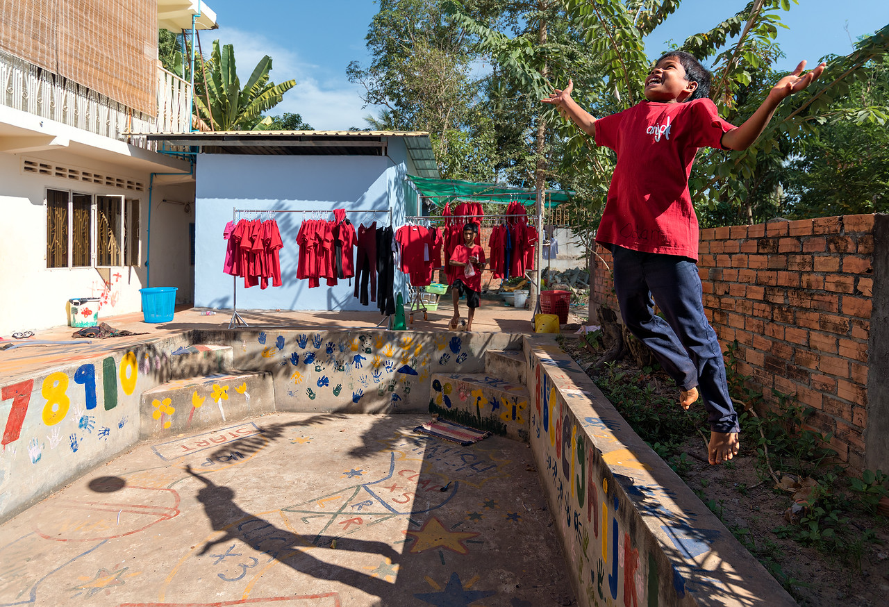 Travel photography workshop with a humanitarian focus in Siem Reap, Cambodia with The Giving Lens